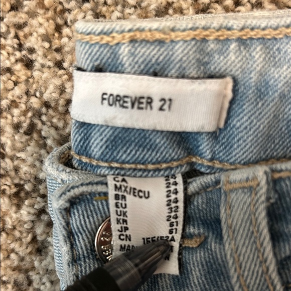 Forever 21 women’s Light Denim Jeans size 24 EUC - Picture 2 of 6